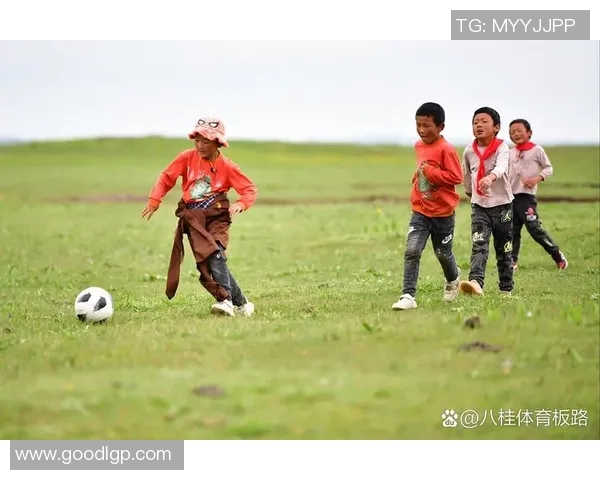 火车头足球明星的辉煌历程与未来展望:从草根到顶尖球员的成长故事 火车头足球明星的辉煌历程与未来展望:从草根到顶尖球员的成长故事