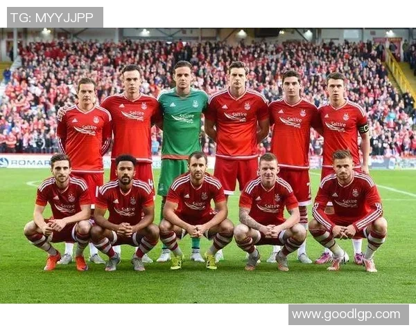 足球明星加盟新俱乐部的年龄分析与影响探讨 足球明星加盟新俱乐部的年龄分析与影响探讨