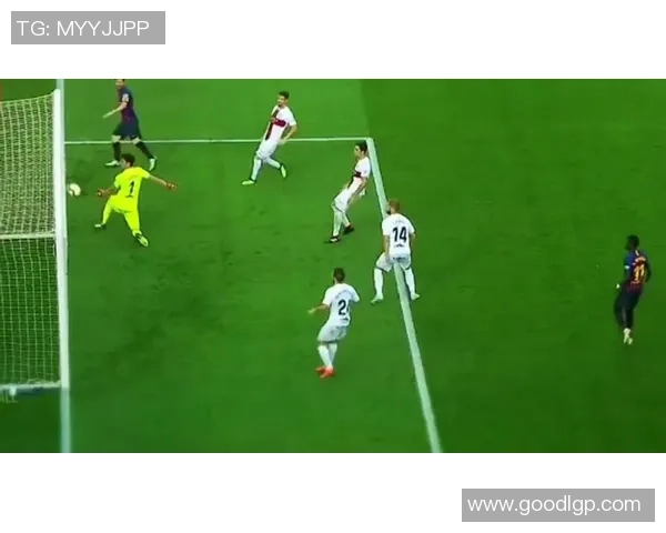 足球明星踢的足球究竟属于谁的荣耀与梦想之路探讨 足球明星踢的足球究竟属于谁的荣耀与梦想之路探讨