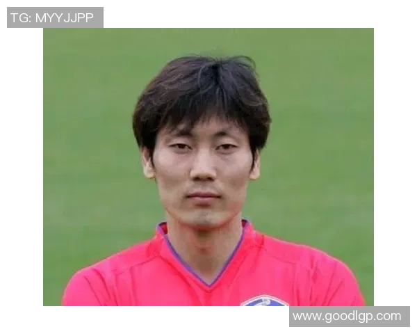 韩国足球明星妻子的生活揭秘与背后的支持力量分析 韩国足球明星妻子的生活揭秘与背后的支持力量分析