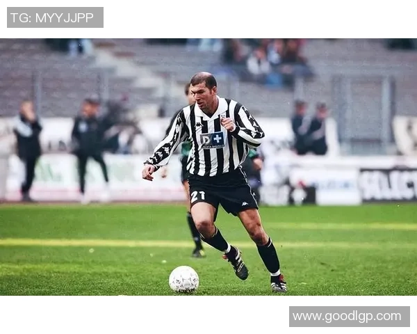 齐达内传奇人生回顾:从11号足球明星到世界足坛的伟大教练 齐达内传奇人生回顾:从11号足球明星到世界足坛的伟大教练